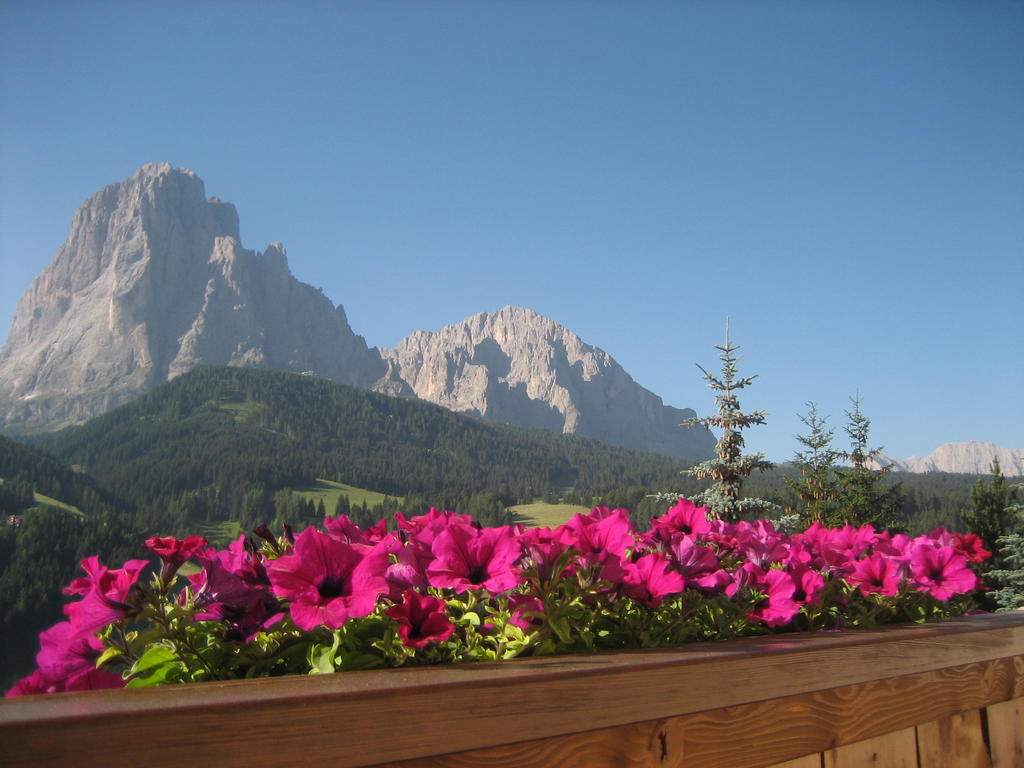 Apartments Etruska Santa Cristina Val Gardena Zimmer foto